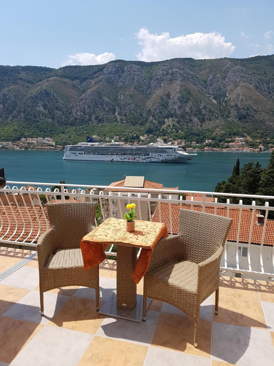 Apartments Peranovic 2 Kotor Luaran gambar
